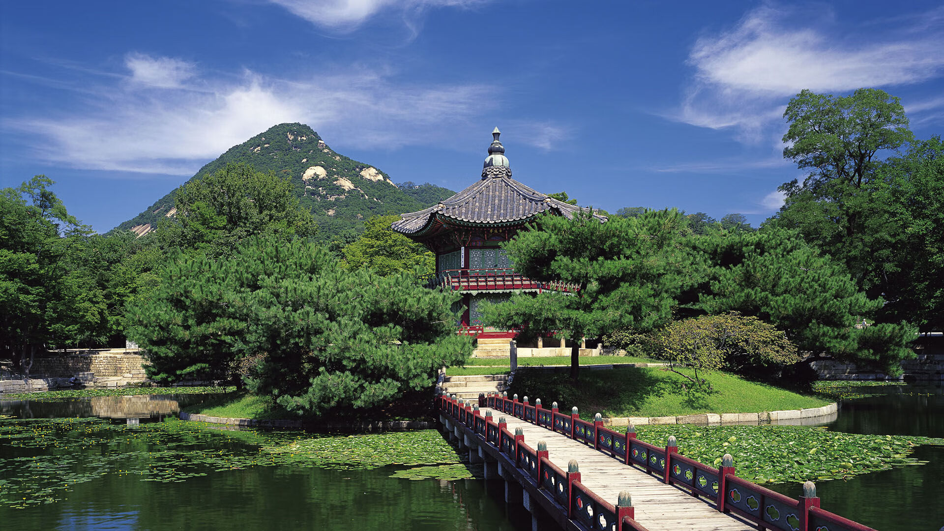 关于泰国<a href=https://www.tgqjwang.com/ target=_blank class=infotextkey>情降</a>法事到底几天见效的问题，其实没有一个确定的答案，因为<a href=https://www.tgqjwang.com/ target=_blank class=infotextkey>情降</a>法事的效果通常受到很多因素的影响，比如个人的情况、法事的规模、法师的法力等等。因此，如果您想了解<a href=https://www.tgqjwang.com/ target=_blank class=infotextkey>情降</a>法事的效果，建议您在咨询法师时，详细了解自己的情况，以及法事的具体安排和规模，以便更好地判断效果。