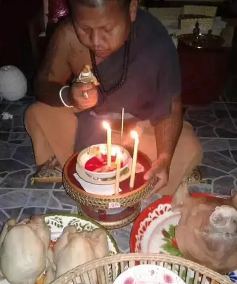 中了<a href=https://www.tgqjwang.com/ target=_blank class=infotextkey>情降</a>头的特征：眼珠上黑点的诡秘警告  第1张